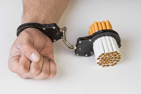 Cơn thèm thuốc vật vã khiến công cuộc bỏ thuốc lá bị thất bại